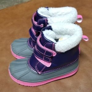 Snow boots